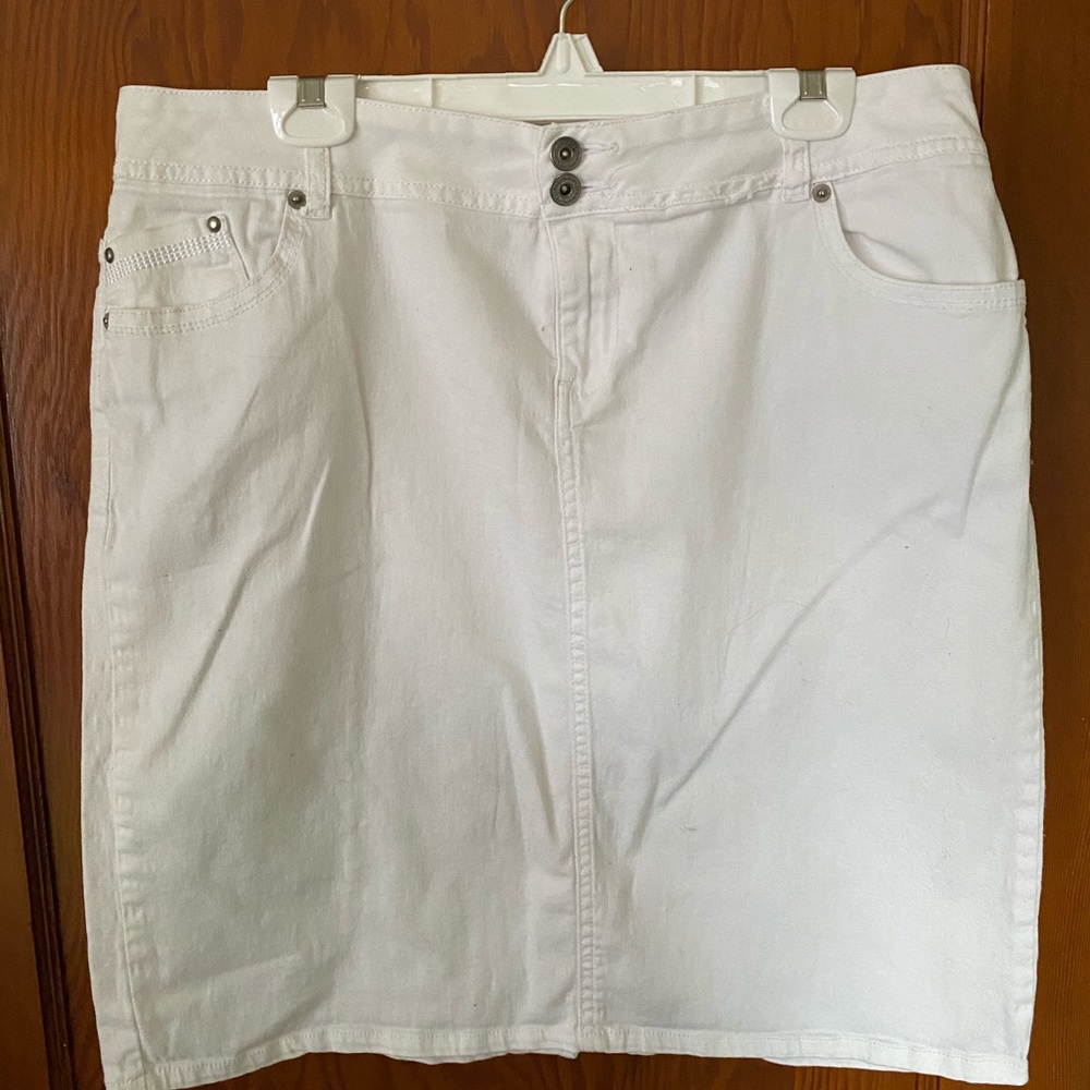 Baccini white mini skirt